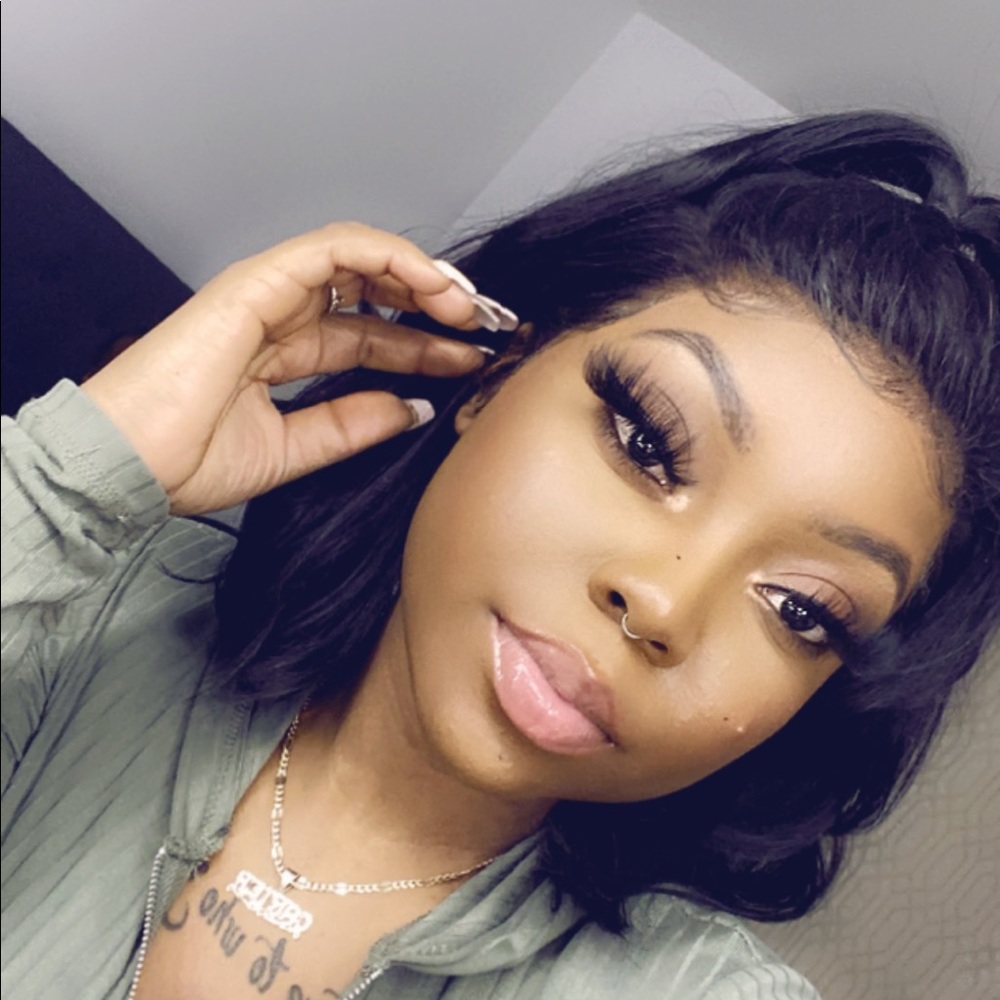 Meet your Posher, Latoya